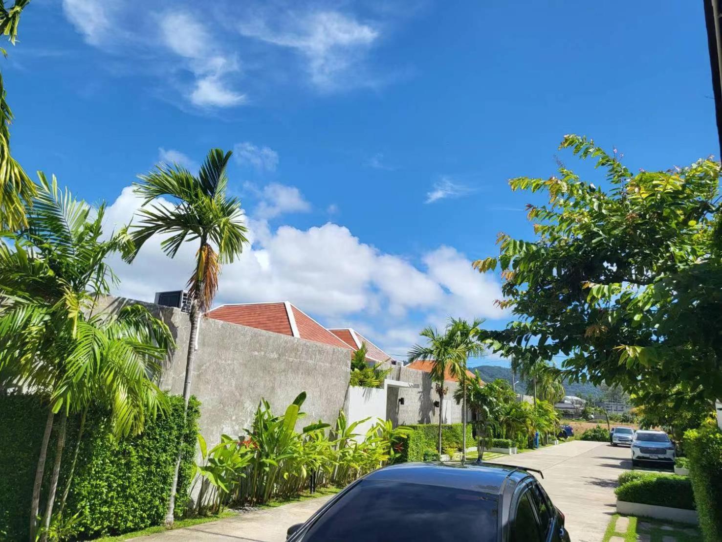 E Villa Near Bangtao Beach ,普吉高端社区邦涛区度假村私人泳池别墅 Praia de Bang Tao Exterior foto