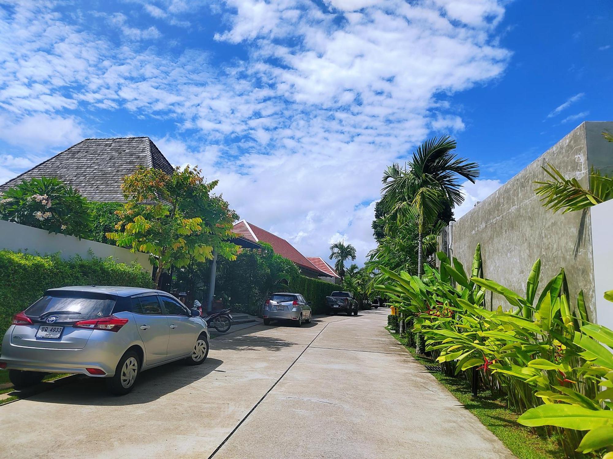 E Villa Near Bangtao Beach ,普吉高端社区邦涛区度假村私人泳池别墅 Praia de Bang Tao Exterior foto